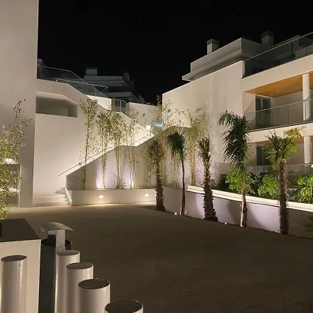 High End Large Ground Floor With Luxury Private Pool And Sea Views * מאלגה