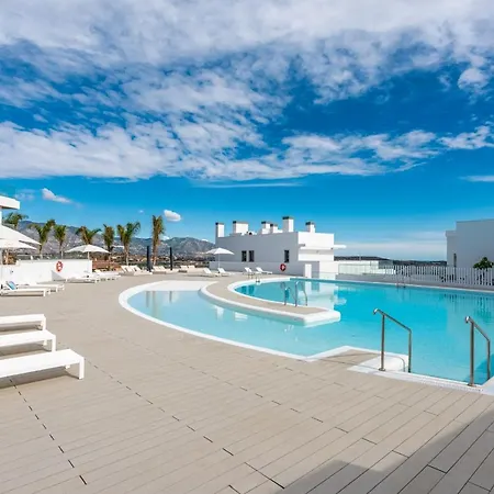 High End Large Ground Floor With Luxury Private Pool And Sea Views Málaga