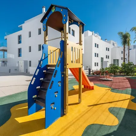 דירה High End Large Ground Floor With Luxury Private Pool And Sea Views מאלגה