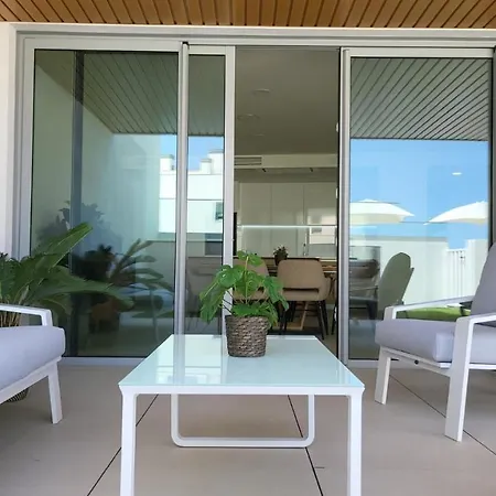 High End Large Ground Floor With Luxury Private Pool And Sea Views *