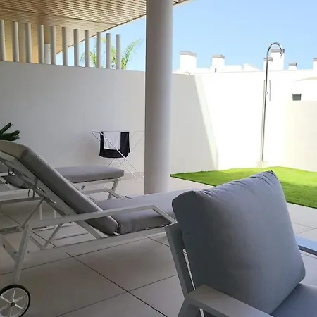 High End Large Ground Floor With Luxury Private Pool And Sea Views Apartmán