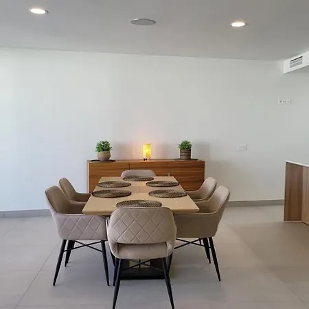 Apartmán High End Large Ground Floor With Luxury Private Pool And Sea Views *
