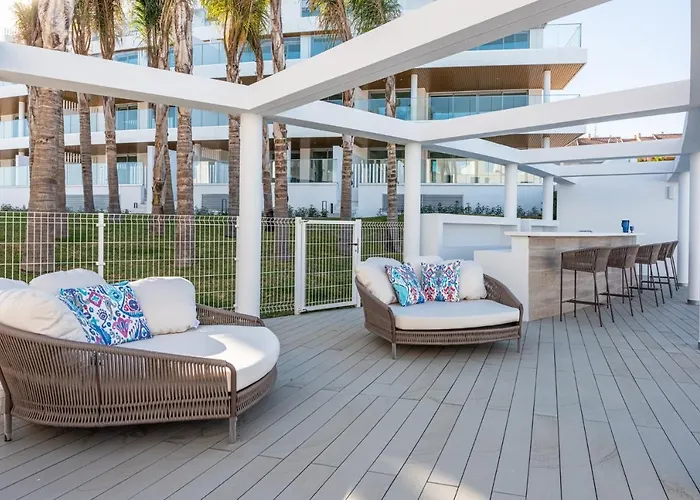 High End Large Ground Floor With Luxury Private Pool And Sea Views