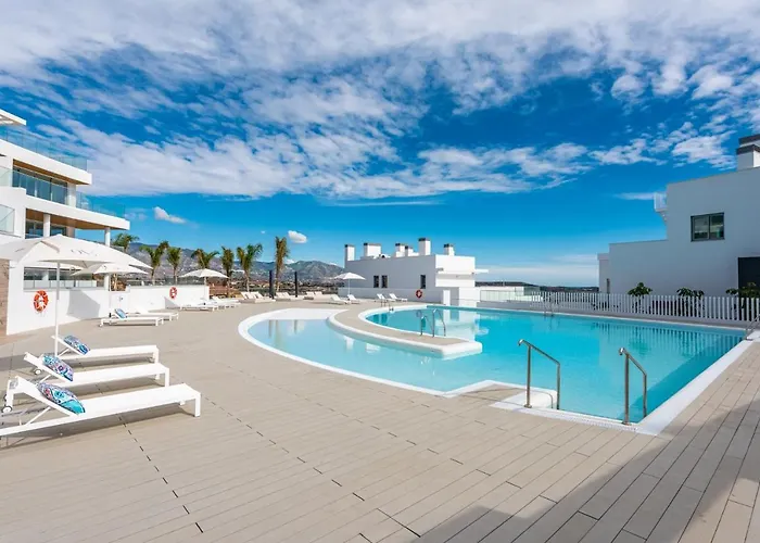 High End Large Ground Floor With Luxury Private Pool And Sea Views Málaga