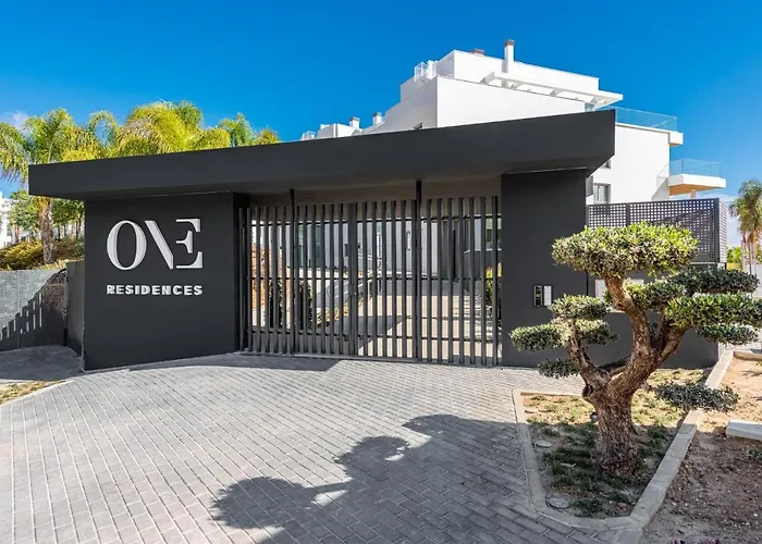 High End Large Ground Floor With Luxury Private Pool And Sea Views
