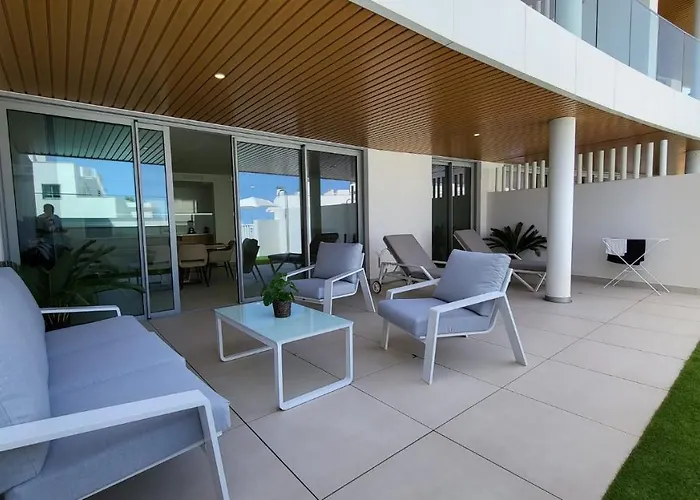 High End Large Ground Floor With Luxury Private Pool And Sea Views Lejlighed