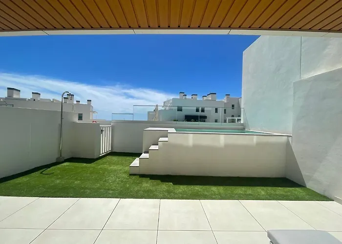 High End Large Ground Floor With Luxury Private Pool And Sea Views Lejlighed *