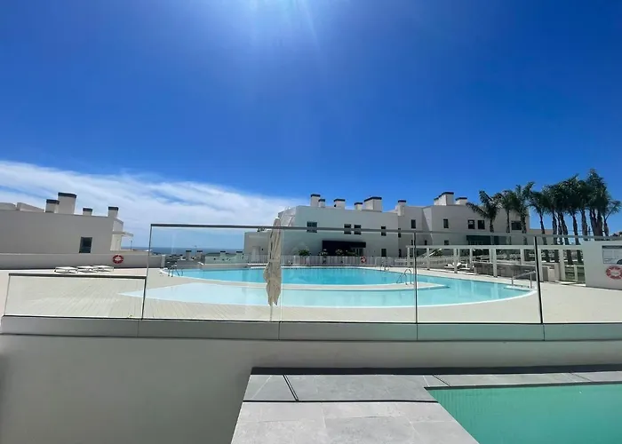 High End Large Ground Floor With Luxury Private Pool And Sea Views
