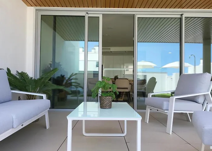 High End Large Ground Floor With Luxury Private Pool And Sea Views *