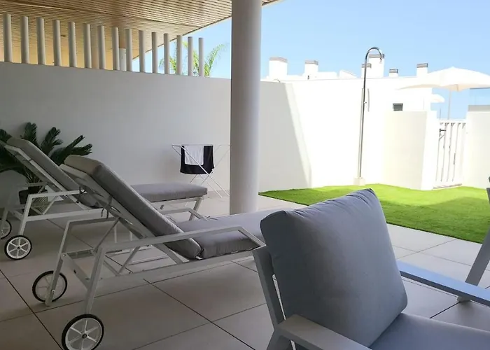 High End Large Ground Floor With Luxury Private Pool And Sea Views Lejlighed