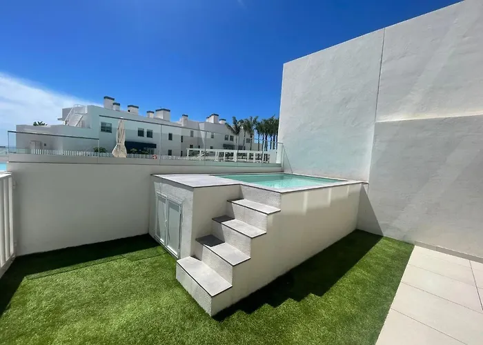 High End Large Ground Floor With Luxury Private Pool And Sea Views
